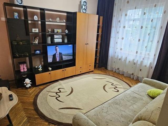 Închiriez apartament 2 camere decomandat