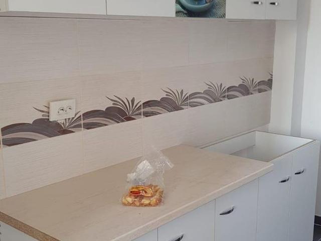 Inchiriez apartament 2 camere decomandat