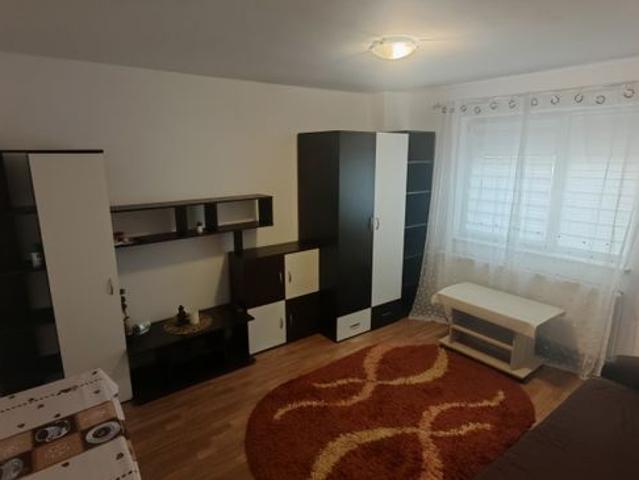 Închiriez apartament 2 camere decomandat