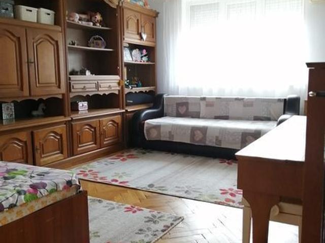 Închiriez apartament 2 camere decomandate str iuliu Maniu Centru Alba