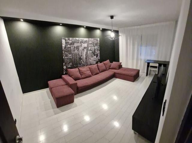 Inchiriez apartament 2 camere, etaj 1 Siderurgistilor Vest