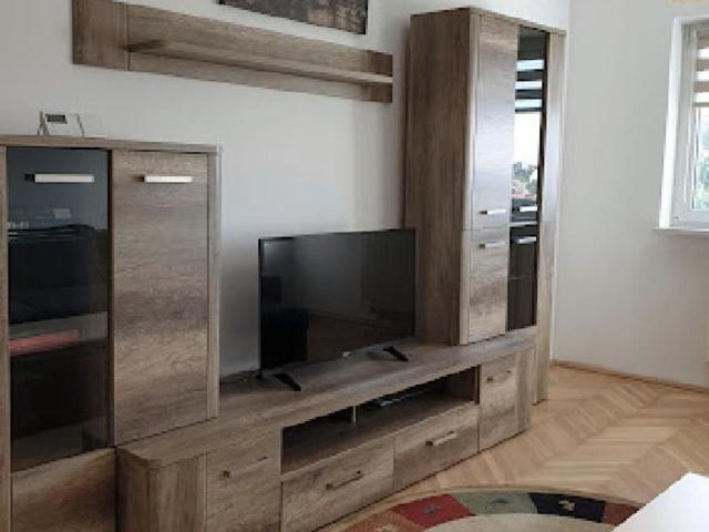 Inchiriez apartament 2 camere,etaj 3 Scoala de Inot