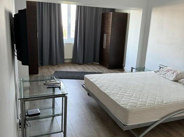 Inchiriez apartament 2 camere faleza Vega