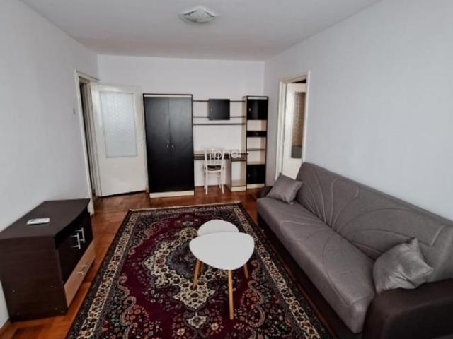 INCHIRIEZ apartament 2 camere in VLAICU Lebada 260 euro