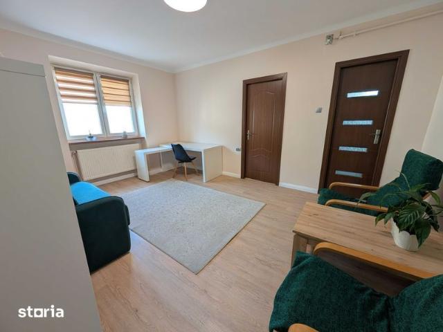 Inchiriez apartament 2 camere in Centru, parcare in curte