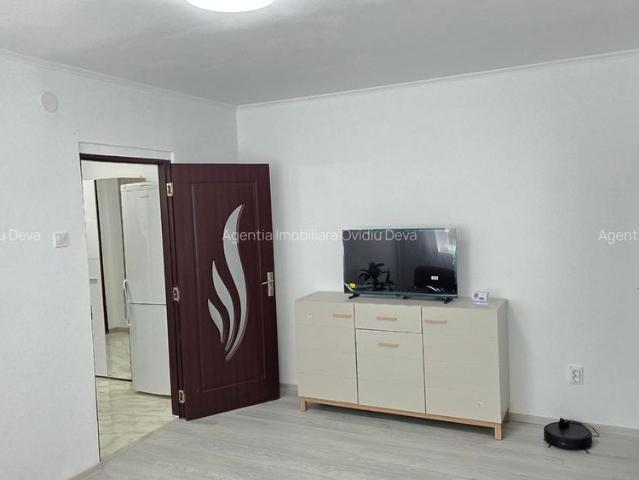 Inchiriez apartament 2 camere in Deva, Bld. 1 Decembrie JOLI CAFE