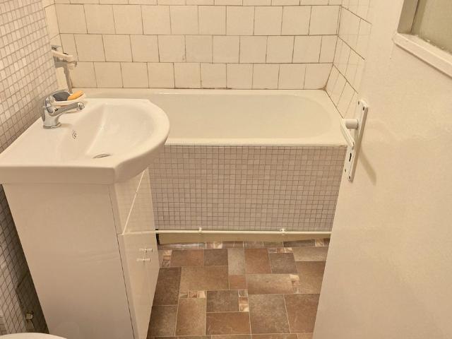 Inchiriez apartament 2 camere in Deva, Piata Centrala, dec, etaj 3