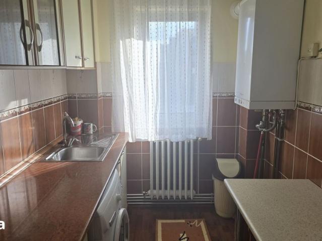 Inchiriez apartament 2 camere in Deva, Piata Centrala, decomandat