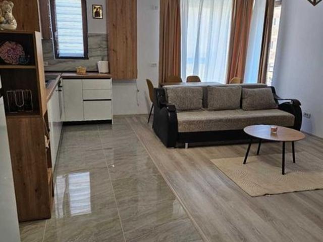 inchiriez apartament 2 camere in giroc