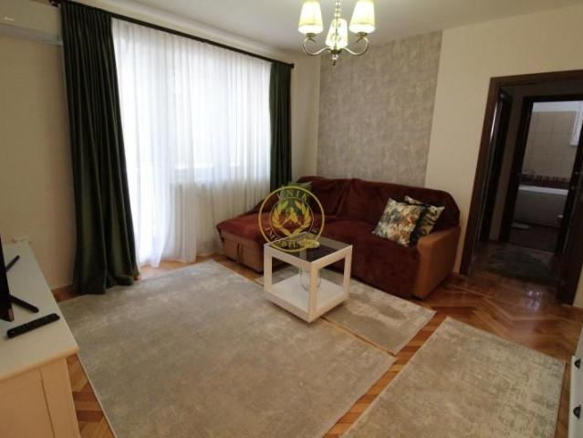 Inchiriez apartament 2 camere in Hunedoara, Central Bd. Corvin, et.1