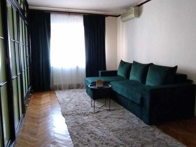 Închiriez apartament 2 camere in Piata Centrala