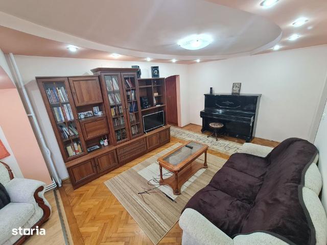 Inchiriez apartament 2 camere Modern Bou Rosu, et. 1, Centrala, Clima