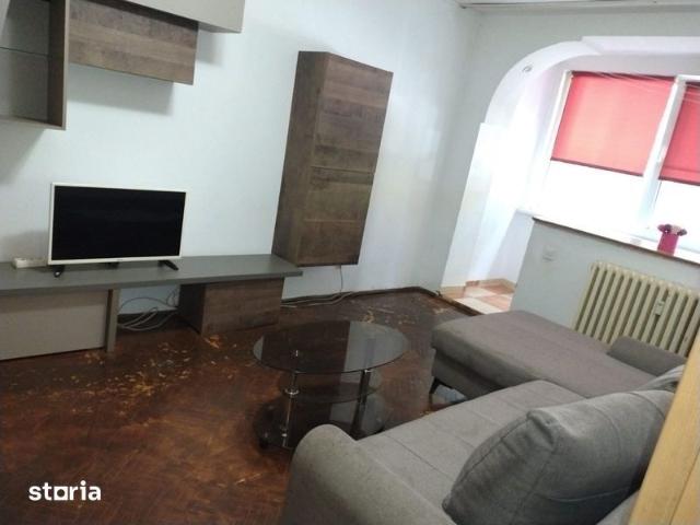Inchiriez apartament. 2 camere, parter, piata Nord