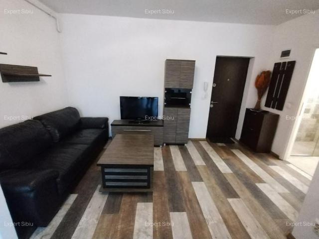 INCHIRIEZ apartament 2 camere,renovat,zona Centrala City Residence