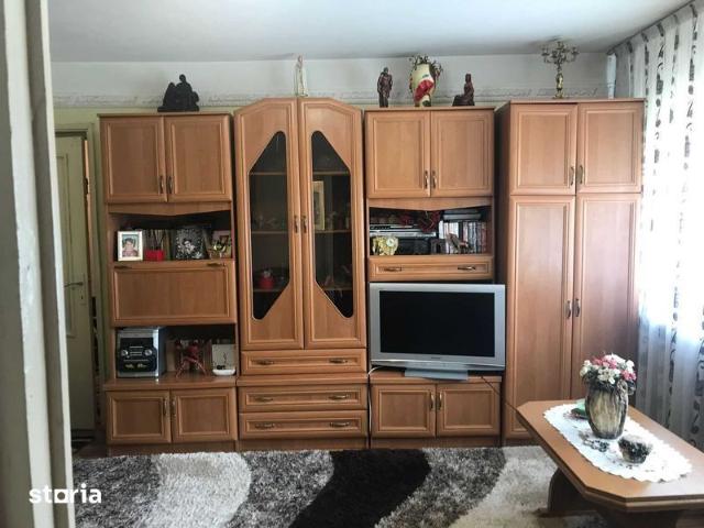 Inchiriez apartament 2 camere semi decomandat