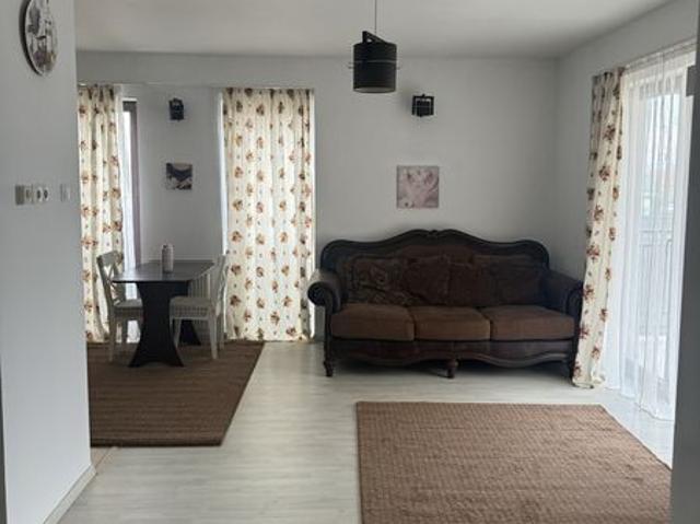 Inchiriez apartament 2 camere si gradina privata