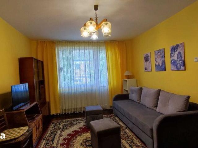 Inchiriez apartament 2 camere si loc de parcare langa facultate
