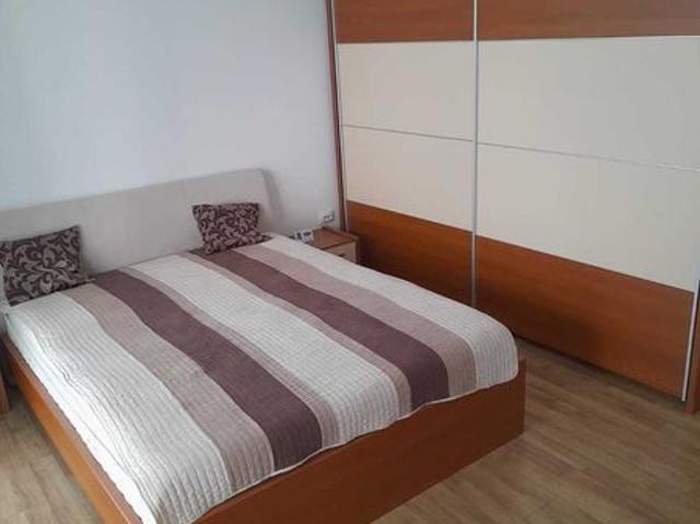 Inchiriez apartament 2 dormitoare si living