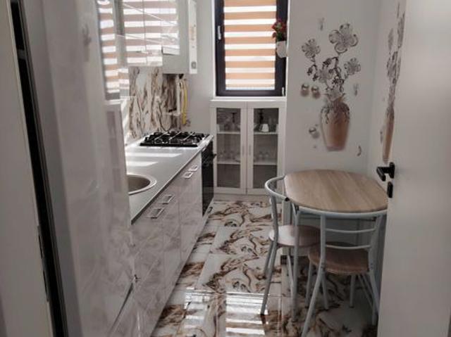 Închiriez apartament 2