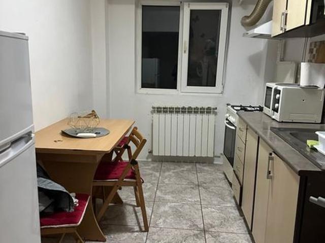 Inchiriez apartament 2camere decomandat