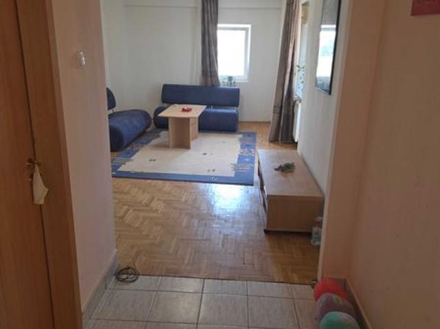 Inchiriez apartament
