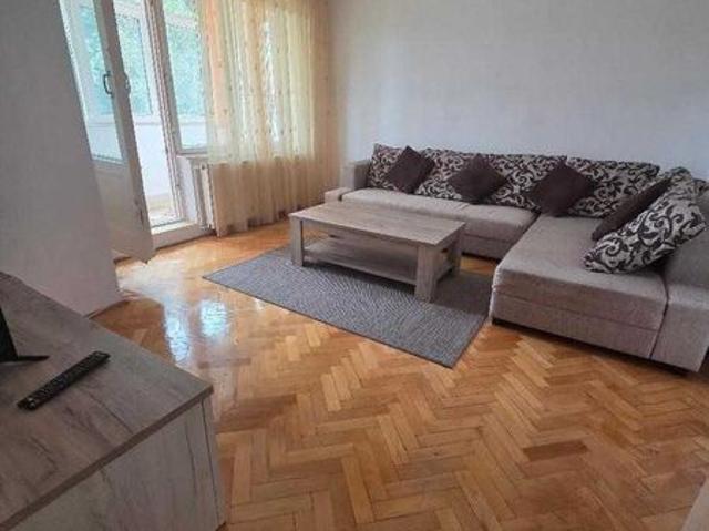 Inchiriez apartament 3 cam. Tudor