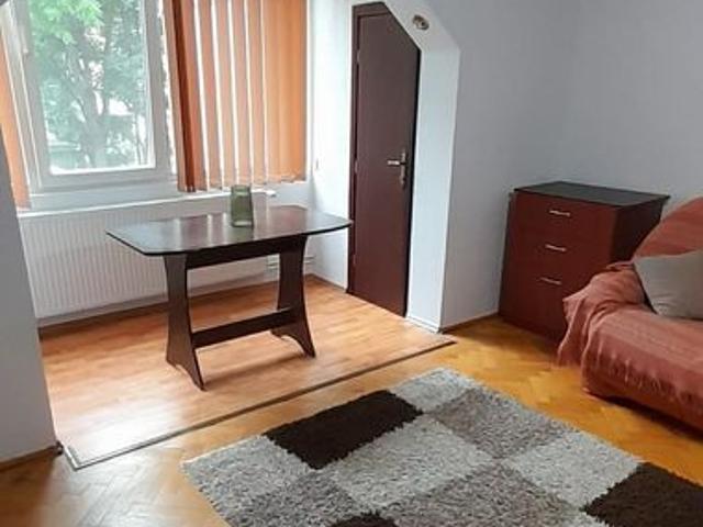 Inchiriez apartament 3 camera decomandate, et.1, zona Soarelui