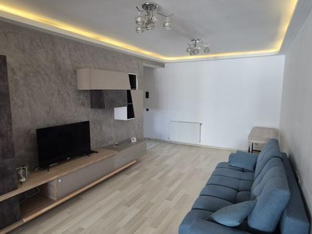 Inchiriez apartament 3 camere