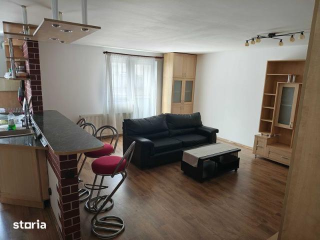 Inchiriez apartament 3 camere!