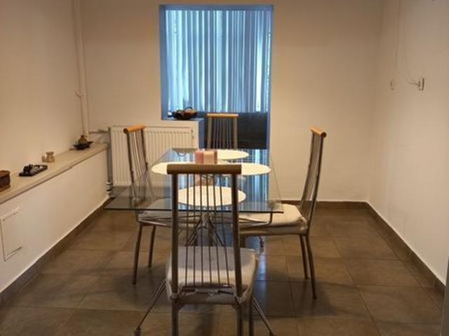 Inchiriez apartament 3 camere