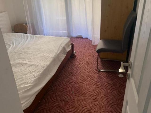 Inchiriez apartament 3 camere