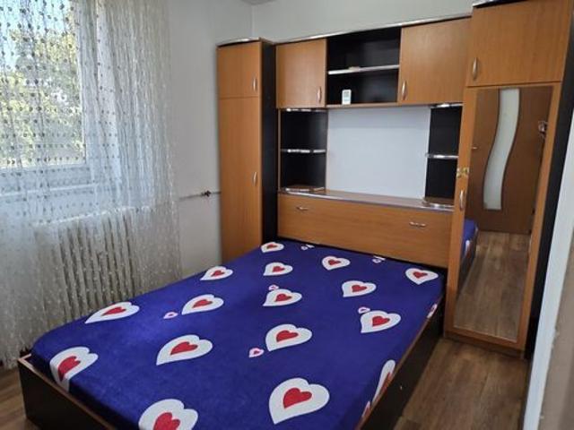 Inchiriez apartament 3 camere