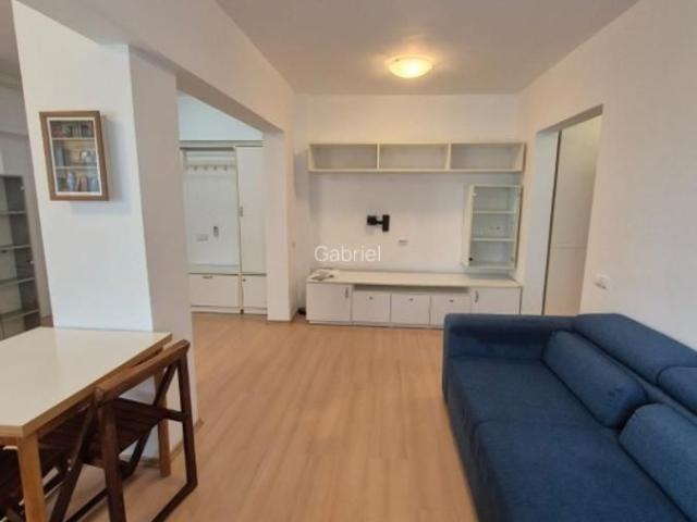 Închiriez apartament 3 camere