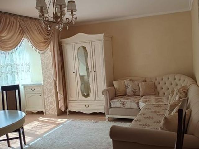 Inchiriez apartament 3 camere