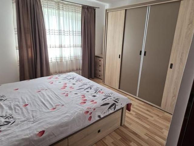 Închiriez apartament 3 camere 1 Mai