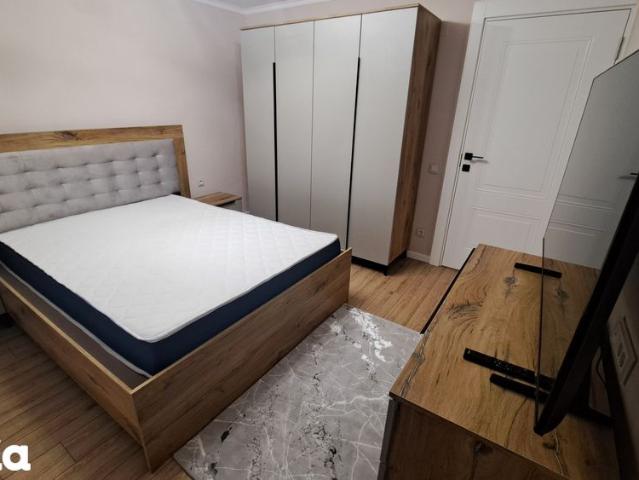 Inchiriez apartament 3 camere