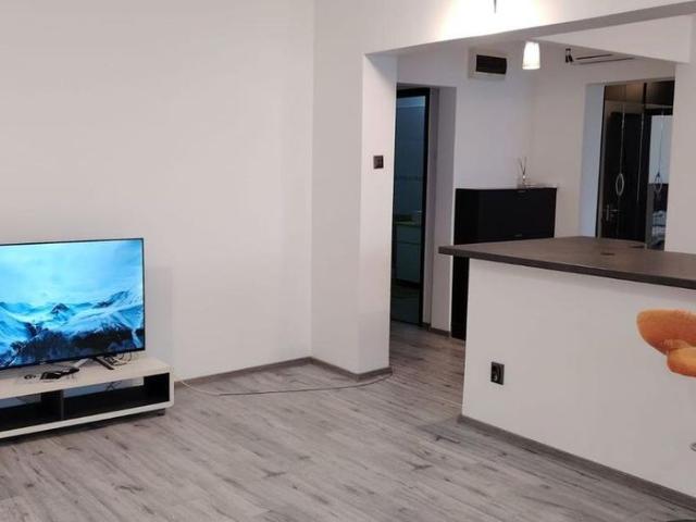 Inchiriez apartament 3 camere