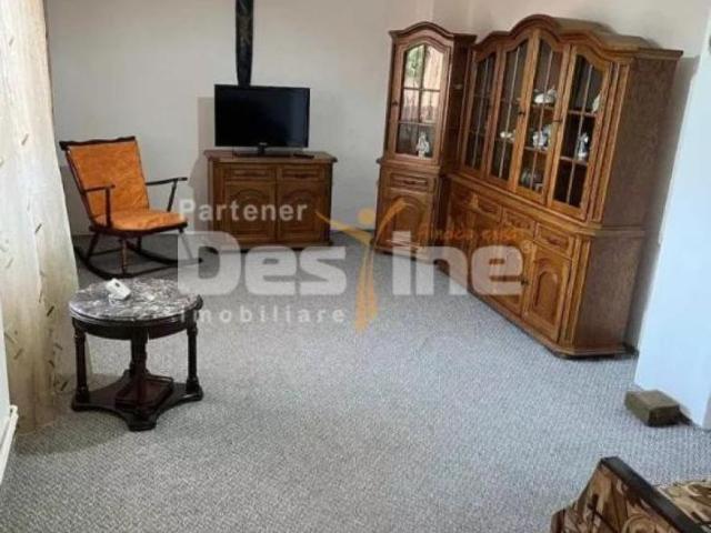 Inchiriez apartament 3 camere Zona Modern