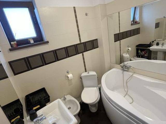 Inchiriez apartament 3 camere zona Bucurestii Noi centrala proprie