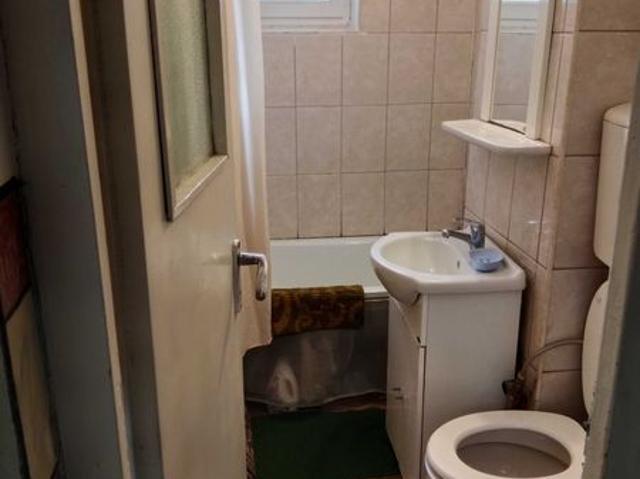 Inchiriez apartament 3 camere,zona Luptei