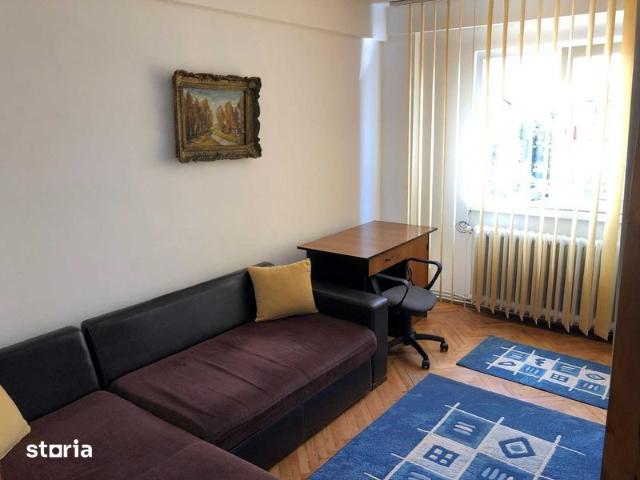 Inchiriez Apartament 3 camere,zona Parcul Colina loc de parcare inclus