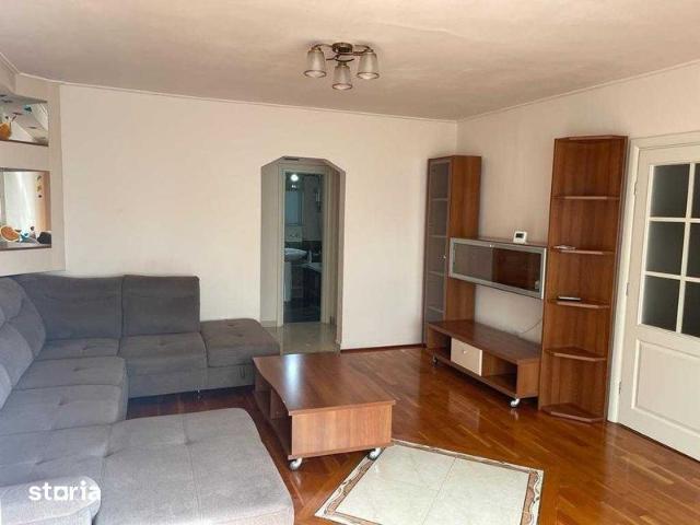 Inchiriez apartament 3 camere, zona Polivalenta, Arad