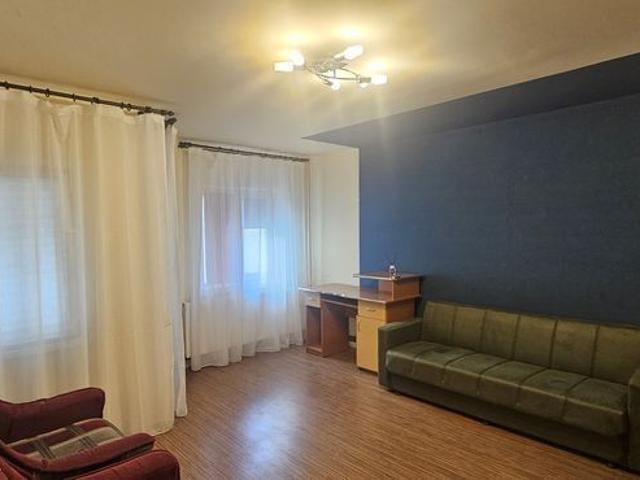 Închiriez apartament 3 camere, zona 1 Mai