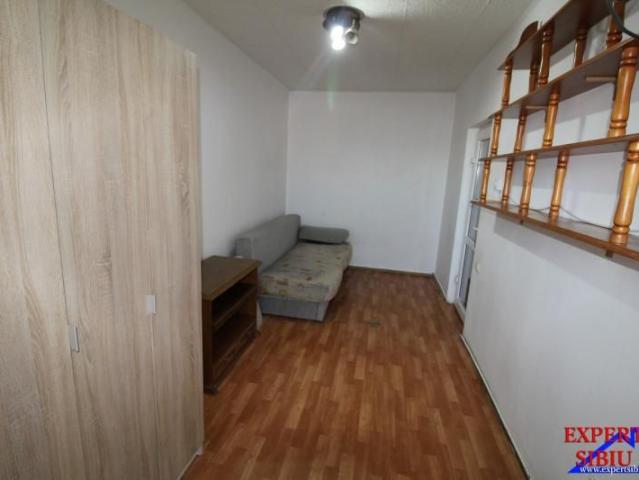 INCHIRIEZ apartament 3 camere,aer conditionat, zona Terezian