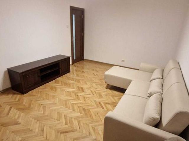 Inchiriez apartament 3 camere central