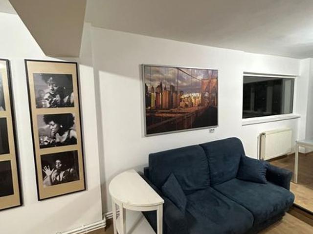 Inchiriez Apartament 3 camere cu terasa