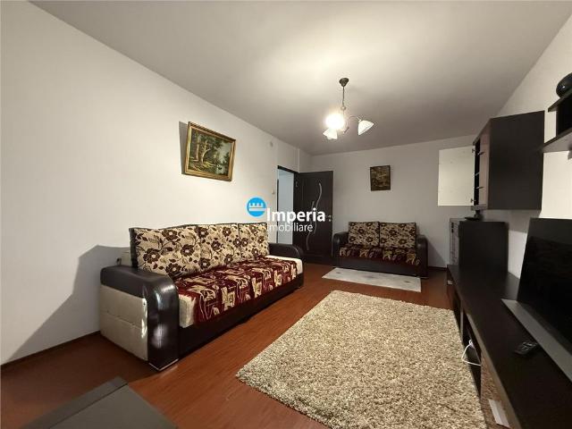 Inchiriez apartament 3 camere, decomandat, Zona Nicolina Podu Ros
