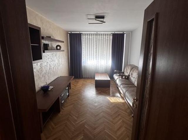 Închiriez apartament 3 camere, decomandat, 70 mp – zona Piața Gării