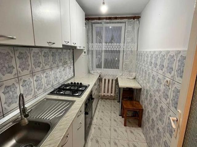Inchiriez apartament 3 camere decomandate, central, BCR, Targu Neamt