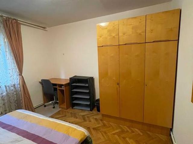 Inchiriez apartament 3 camere decomandate central Sibiu